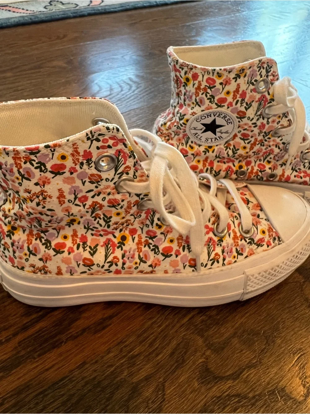 Converse Kids Floral High-Top Sneakers 3 1/2 great condition